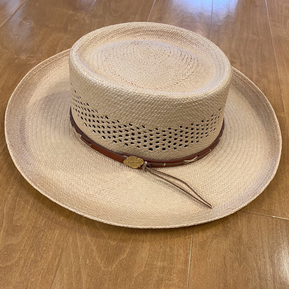 Never Worn Woman's SMall /medium Straw Panama Hat